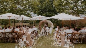 Eine Hochzeitslocation in der Nähe von Würzburg und Kitzingen. Prichsenstadt Hoel Freihof Hochzeiten feiern.